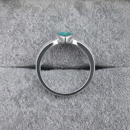 Daisy - Heart & Gems Ring