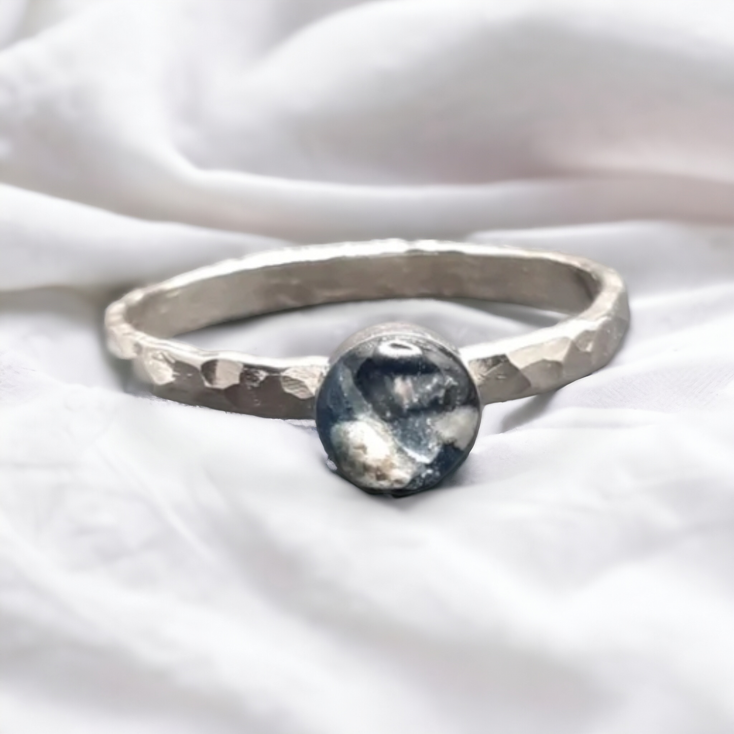 Asha - Hammered Round Setting Ring